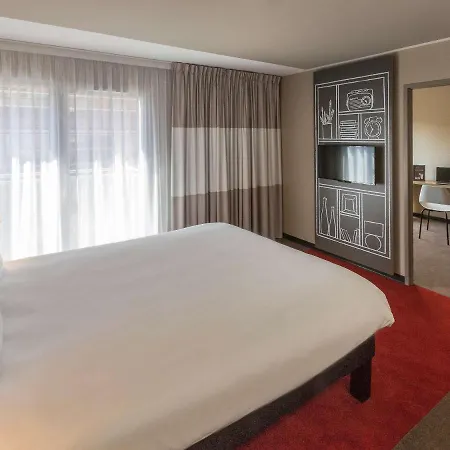 Ibis Centre Grand Palais 3*