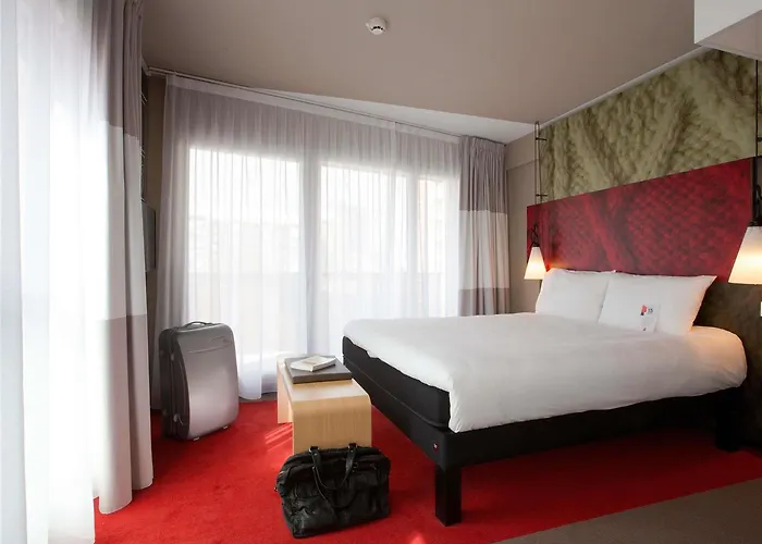 Ibis Centre Grand Palais 3*