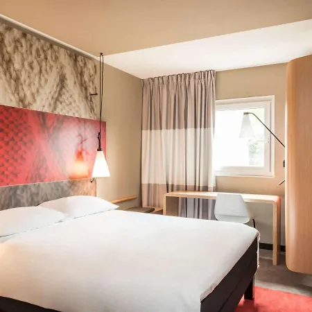 Ibis Centre Grand Palais 3*