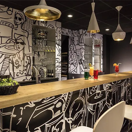 Hotel Ibis Centre Grand Palais 3*