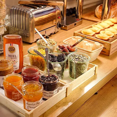 Ibis Centre Grand Palais 3*