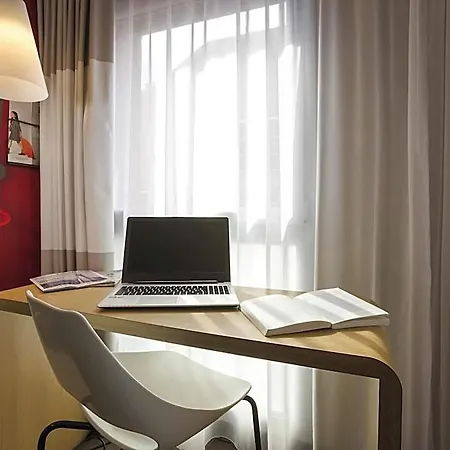 Ibis Centre Grand Palais 3*