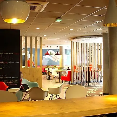 Ibis Centre Grand Palais 3*