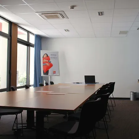 Ibis Centre Grand Palais 3*