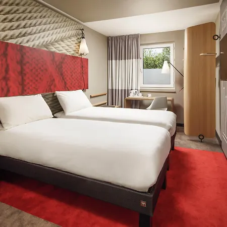 Ibis Centre Grand Palais 3*