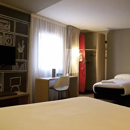 Ibis Centre Grand Palais 3*