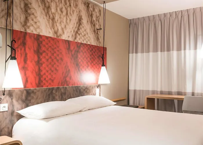 Hotel Ibis Centre Grand Palais 3*