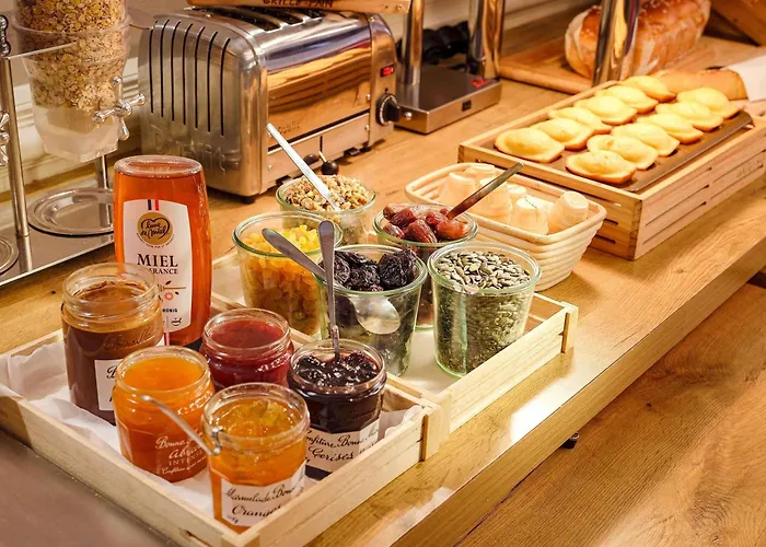 Ibis Centre Grand Palais 3*