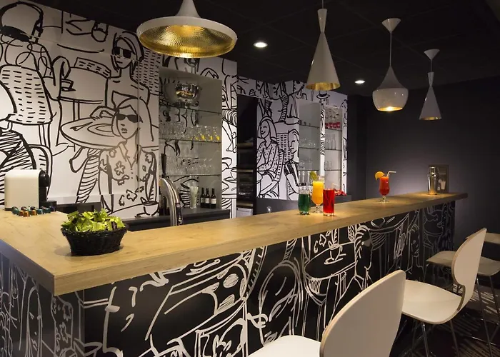 Ibis Centre Grand Palais Hotel 3*