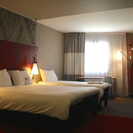 Ibis Centre Grand Palais 3*
