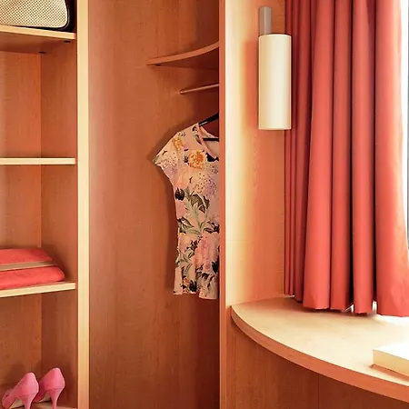 Ibis Centre Grand Palais Hotel 3*