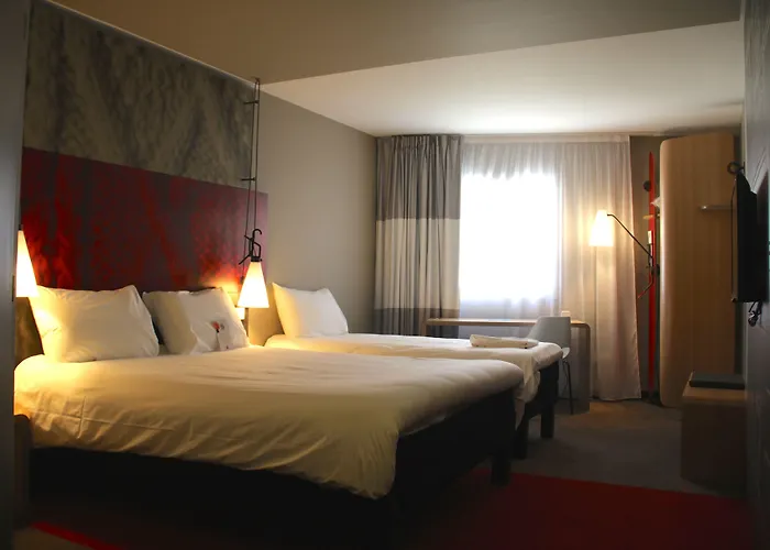 Ibis Centre Grand Palais 3*