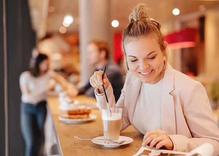 Ibis Centre Grand Palais 3*